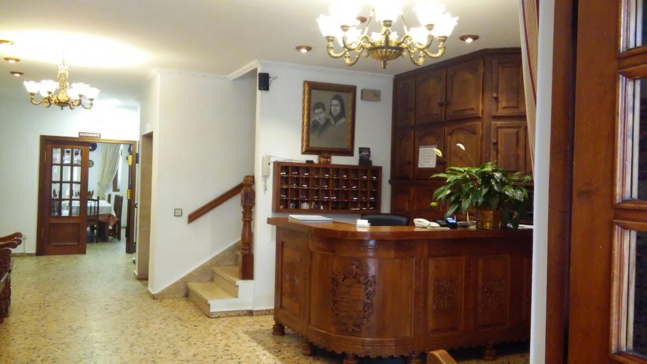 Hotel Trespalacios Panes Extérieur photo