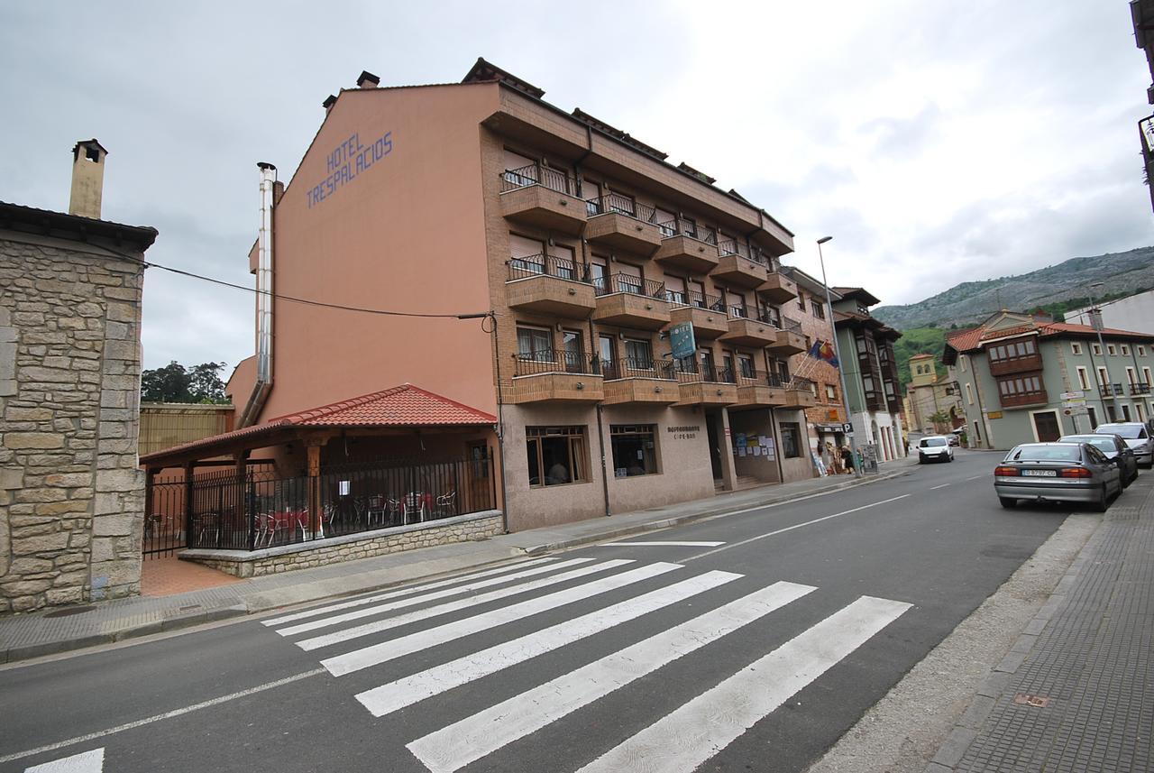 Hotel Trespalacios Panes Extérieur photo